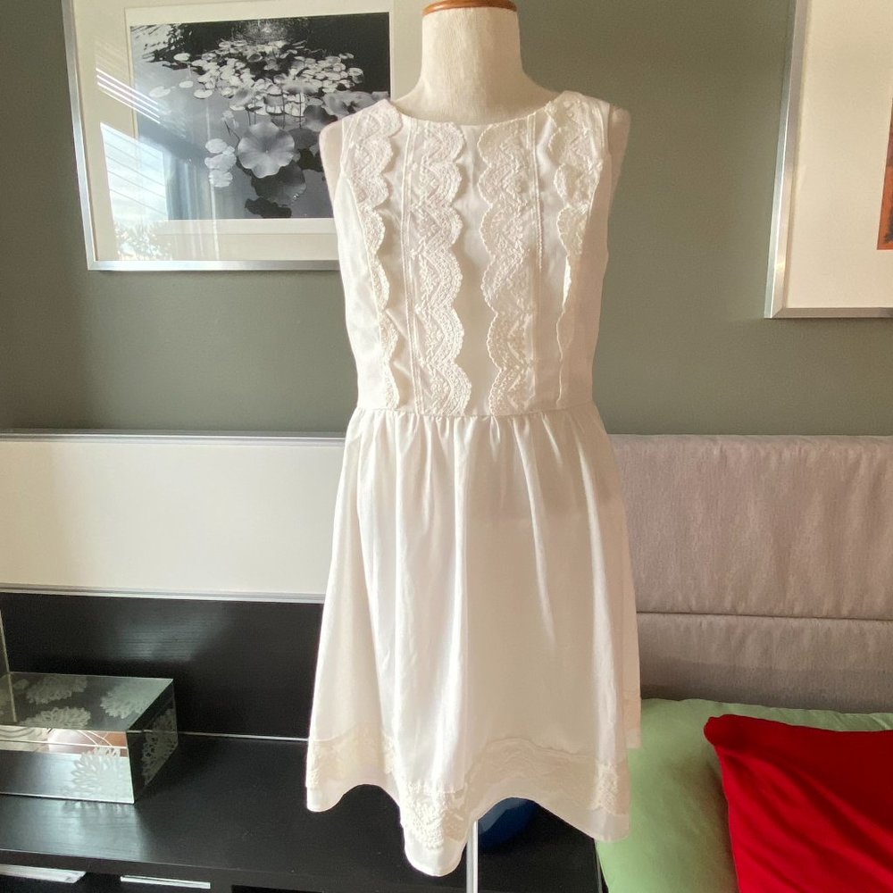 - Doe & Rae Little White Dress with Lace Accent SMALL  - H333
